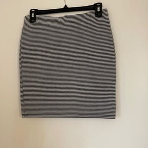 Loft pull on stretch mini skirt.